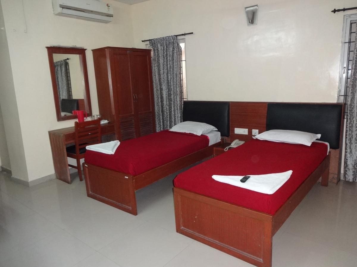 Sea Shell Park Hotel Chennai Exterior photo