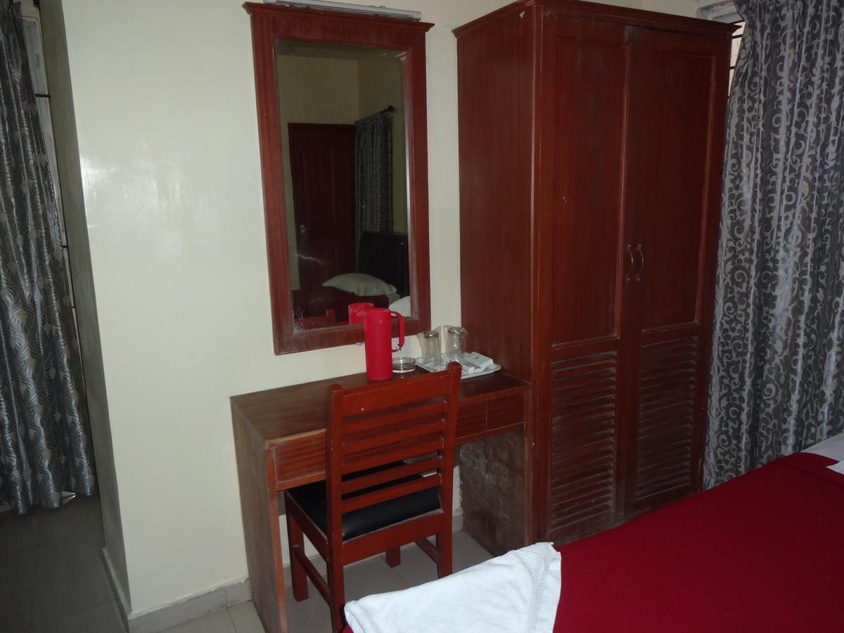 Sea Shell Park Hotel Chennai Exterior photo